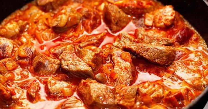 Spezzatino di manzo con una dieta proteica